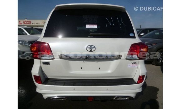 Acheter Import Voiture Toyota Land Cruiser Blanc à Import - Dubai, Iles Acheter Import Voiture Toyota Land Cruiser Blanc à Import - Dubai, Iles