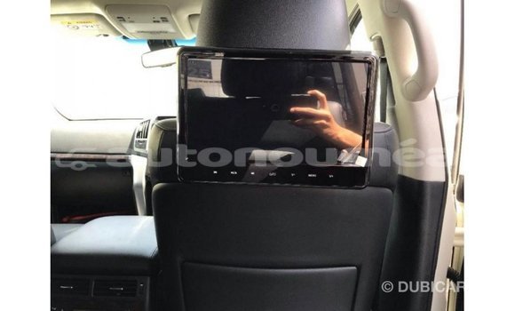 Acheter Import Voiture Toyota Land Cruiser Blanc à Import - Dubai, Iles Acheter Import Voiture Toyota Land Cruiser Blanc à Import - Dubai, Iles