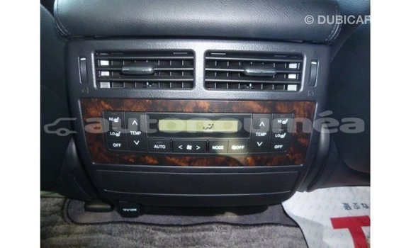 Acheter Import Voiture Toyota Land Cruiser Blanc à Import - Dubai, Iles Acheter Import Voiture Toyota Land Cruiser Blanc à Import - Dubai, Iles