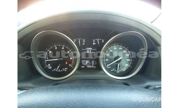 Acheter Import Voiture Toyota Land Cruiser Blanc à Import - Dubai, Iles Acheter Import Voiture Toyota Land Cruiser Blanc à Import - Dubai, Iles