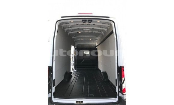 Acheter Import Voiture Ford Club Wagon Blanc à Import - Dubai, Iles Acheter Import Voiture Ford Club Wagon Blanc à Import - Dubai, Iles