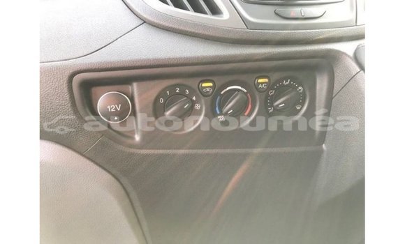 Acheter Import Voiture Ford Club Wagon Blanc à Import - Dubai, Iles Acheter Import Voiture Ford Club Wagon Blanc à Import - Dubai, Iles