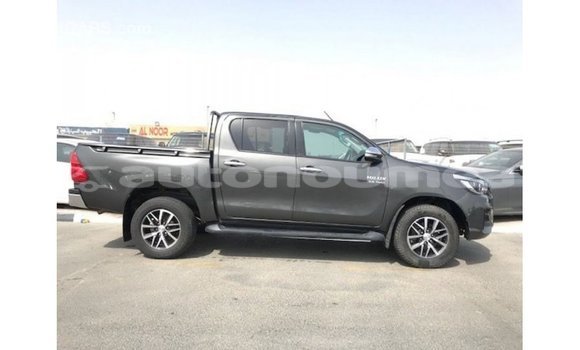 Acheter Import Voiture Toyota Hilux Noir à Import - Dubai, Iles Acheter Import Voiture Toyota Hilux Noir à Import - Dubai, Iles