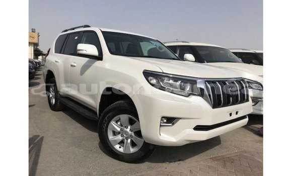 Acheter Import Voiture Toyota Prado Blanc à Import - Dubai, Iles Acheter Import Voiture Toyota Prado Blanc à Import - Dubai, Iles