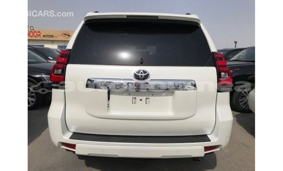 Acheter Import Voiture Toyota Prado Blanc à Import - Dubai, Iles Acheter Import Voiture Toyota Prado Blanc à Import - Dubai, Iles