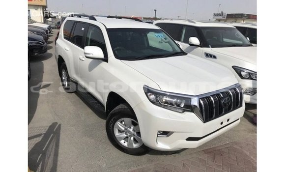 Acheter Import Voiture Toyota Prado Blanc à Import - Dubai, Iles Acheter Import Voiture Toyota Prado Blanc à Import - Dubai, Iles