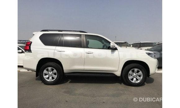Acheter Import Voiture Toyota Prado Blanc à Import - Dubai, Iles Acheter Import Voiture Toyota Prado Blanc à Import - Dubai, Iles