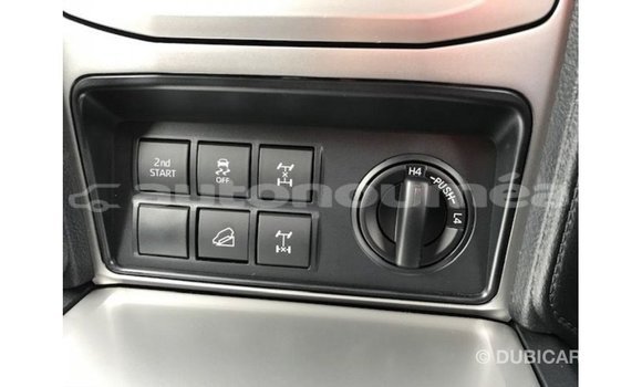 Acheter Import Voiture Toyota Prado Blanc à Import - Dubai, Iles Acheter Import Voiture Toyota Prado Blanc à Import - Dubai, Iles
