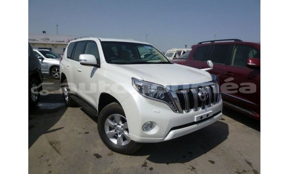 Acheter Import Voiture Toyota Prado Blanc à Import - Dubai, Iles Acheter Import Voiture Toyota Prado Blanc à Import - Dubai, Iles