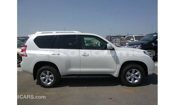Acheter Import Voiture Toyota Prado Blanc à Import - Dubai, Iles Acheter Import Voiture Toyota Prado Blanc à Import - Dubai, Iles