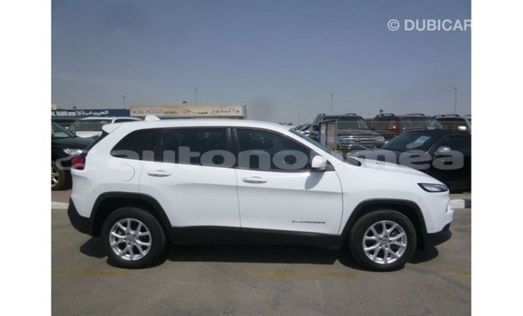 Acheter Import Voiture Jeep Cherokee Blanc à Import - Dubai, Iles Acheter Import Voiture Jeep Cherokee Blanc à Import - Dubai, Iles