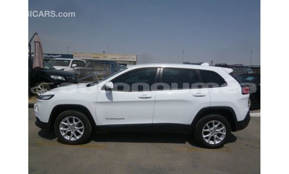 Acheter Import Voiture Jeep Cherokee Blanc à Import - Dubai, Iles Acheter Import Voiture Jeep Cherokee Blanc à Import - Dubai, Iles