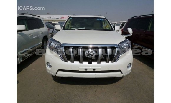 Acheter Import Voiture Toyota Prado Blanc à Import - Dubai, Iles Acheter Import Voiture Toyota Prado Blanc à Import - Dubai, Iles