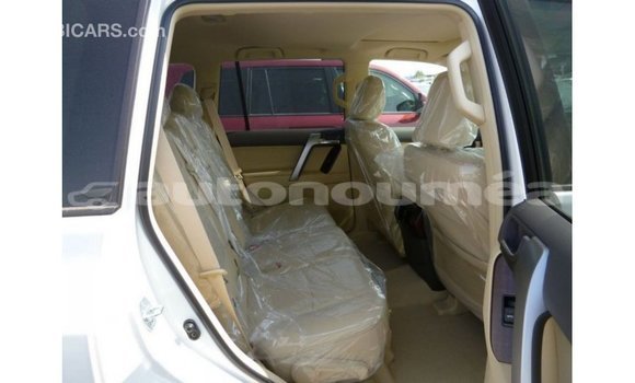 Acheter Import Voiture Toyota Prado Blanc à Import - Dubai, Iles Acheter Import Voiture Toyota Prado Blanc à Import - Dubai, Iles