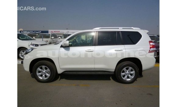 Acheter Import Voiture Toyota Prado Blanc à Import - Dubai, Iles Acheter Import Voiture Toyota Prado Blanc à Import - Dubai, Iles