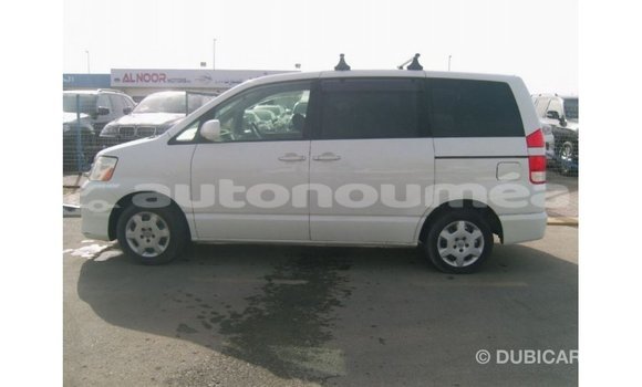 Acheter Import Voiture Toyota Noah Blanc à Import - Dubai, Iles Acheter Import Voiture Toyota Noah Blanc à Import - Dubai, Iles