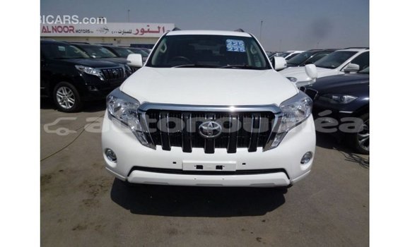 Acheter Import Voiture Toyota Prado Blanc à Import - Dubai, Iles Acheter Import Voiture Toyota Prado Blanc à Import - Dubai, Iles