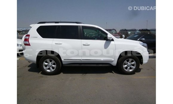 Acheter Import Voiture Toyota Prado Blanc à Import - Dubai, Iles Acheter Import Voiture Toyota Prado Blanc à Import - Dubai, Iles