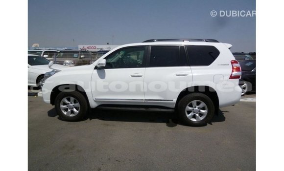 Acheter Import Voiture Toyota Prado Blanc à Import - Dubai, Iles Acheter Import Voiture Toyota Prado Blanc à Import - Dubai, Iles