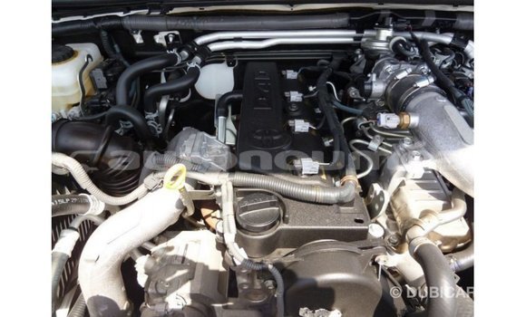 Acheter Import Voiture Toyota Prado Blanc à Import - Dubai, Iles Acheter Import Voiture Toyota Prado Blanc à Import - Dubai, Iles