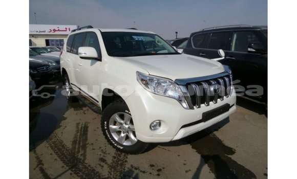 Acheter Import Voiture Toyota Prado Blanc à Import - Dubai, Iles Acheter Import Voiture Toyota Prado Blanc à Import - Dubai, Iles