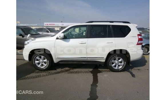 Acheter Import Voiture Toyota Prado Blanc à Import - Dubai, Iles Acheter Import Voiture Toyota Prado Blanc à Import - Dubai, Iles