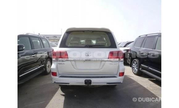 Acheter Import Voiture Toyota Land Cruiser Blanc à Import - Dubai, Iles Acheter Import Voiture Toyota Land Cruiser Blanc à Import - Dubai, Iles