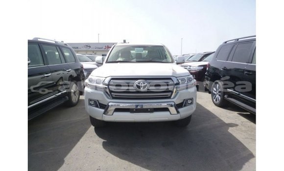 Acheter Import Voiture Toyota Land Cruiser Blanc à Import - Dubai, Iles Acheter Import Voiture Toyota Land Cruiser Blanc à Import - Dubai, Iles