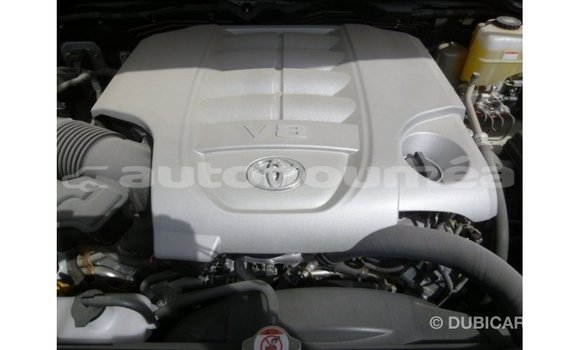 Acheter Import Voiture Toyota Land Cruiser Blanc à Import - Dubai, Iles Acheter Import Voiture Toyota Land Cruiser Blanc à Import - Dubai, Iles