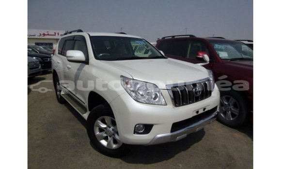 Acheter Import Voiture Toyota Prado Blanc à Import - Dubai, Iles Acheter Import Voiture Toyota Prado Blanc à Import - Dubai, Iles