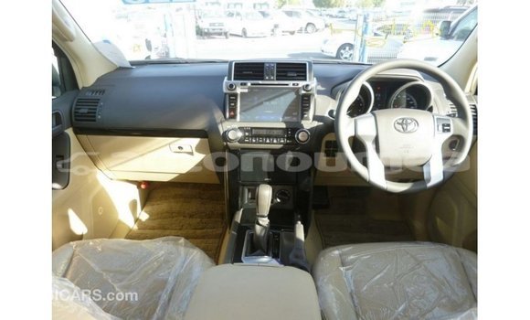 Acheter Import Voiture Toyota Prado Blanc à Import - Dubai, Iles Acheter Import Voiture Toyota Prado Blanc à Import - Dubai, Iles