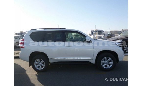 Acheter Import Voiture Toyota Prado Blanc à Import - Dubai, Iles Acheter Import Voiture Toyota Prado Blanc à Import - Dubai, Iles