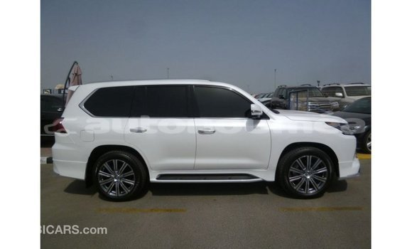 Acheter Import Voiture Lexus LX Blanc à Import - Dubai, Iles Acheter Import Voiture Lexus LX Blanc à Import - Dubai, Iles
