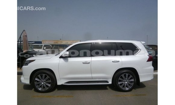 Acheter Import Voiture Lexus LX Blanc à Import - Dubai, Iles Acheter Import Voiture Lexus LX Blanc à Import - Dubai, Iles