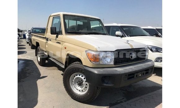 Acheter Import Voiture Toyota Land Cruiser Beige à Import - Dubai, Iles Acheter Import Voiture Toyota Land Cruiser Beige à Import - Dubai, Iles