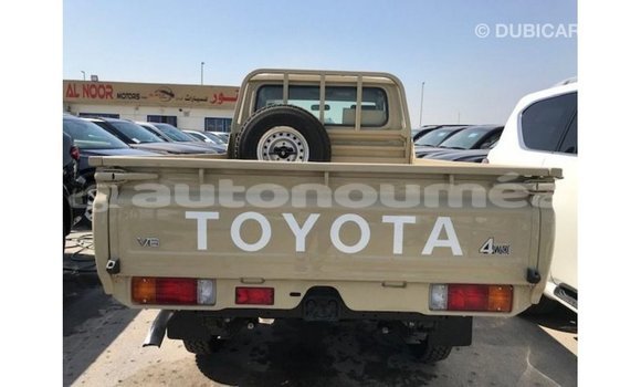 Acheter Import Voiture Toyota Land Cruiser Beige à Import - Dubai, Iles Acheter Import Voiture Toyota Land Cruiser Beige à Import - Dubai, Iles