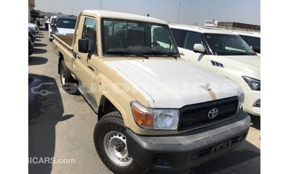 Acheter Import Voiture Toyota Land Cruiser Beige à Import - Dubai, Iles Acheter Import Voiture Toyota Land Cruiser Beige à Import - Dubai, Iles