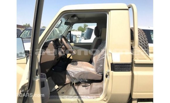 Acheter Import Voiture Toyota Land Cruiser Beige à Import - Dubai, Iles Acheter Import Voiture Toyota Land Cruiser Beige à Import - Dubai, Iles