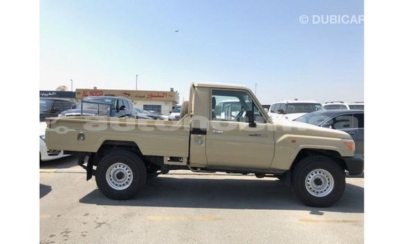Acheter Import Voiture Toyota Land Cruiser Beige à Import - Dubai, Iles Acheter Import Voiture Toyota Land Cruiser Beige à Import - Dubai, Iles