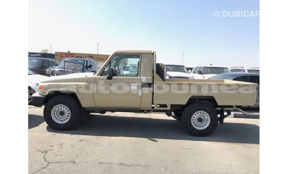 Acheter Import Voiture Toyota Land Cruiser Beige à Import - Dubai, Iles Acheter Import Voiture Toyota Land Cruiser Beige à Import - Dubai, Iles
