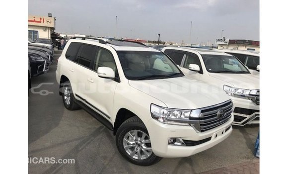 Acheter Import Voiture Toyota Land Cruiser Blanc à Import - Dubai, Iles Acheter Import Voiture Toyota Land Cruiser Blanc à Import - Dubai, Iles