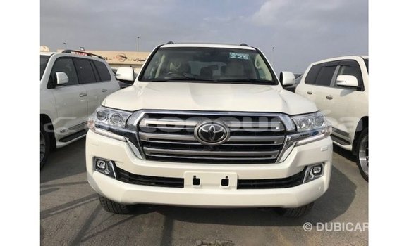 Acheter Import Voiture Toyota Land Cruiser Blanc à Import - Dubai, Iles Acheter Import Voiture Toyota Land Cruiser Blanc à Import - Dubai, Iles
