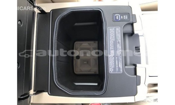 Acheter Import Voiture Toyota Land Cruiser Blanc à Import - Dubai, Iles Acheter Import Voiture Toyota Land Cruiser Blanc à Import - Dubai, Iles