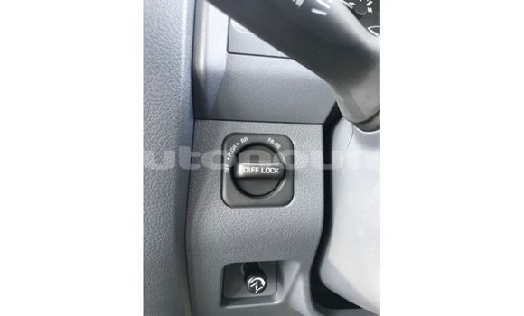 Acheter Import Voiture Toyota Land Cruiser Blanc à Import - Dubai, Iles Acheter Import Voiture Toyota Land Cruiser Blanc à Import - Dubai, Iles