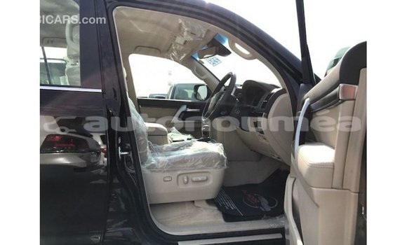 Buy Import Toyota Land Cruiser Black Car in Import - Dubai in Iles Buy Import Toyota Land Cruiser Black Car in Import - Dubai in Iles