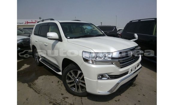 Acheter Import Voiture Toyota Land Cruiser Blanc à Import - Dubai, Iles Acheter Import Voiture Toyota Land Cruiser Blanc à Import - Dubai, Iles