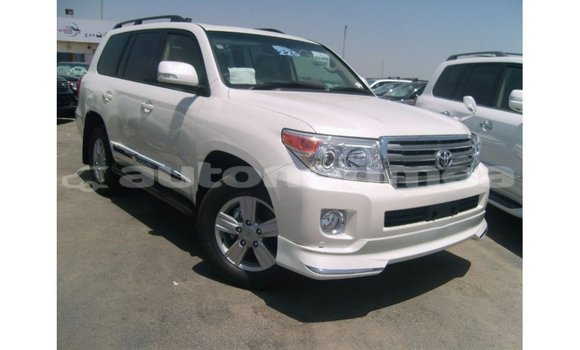 Acheter Import Voiture Toyota Land Cruiser Blanc à Import - Dubai, Iles Acheter Import Voiture Toyota Land Cruiser Blanc à Import - Dubai, Iles