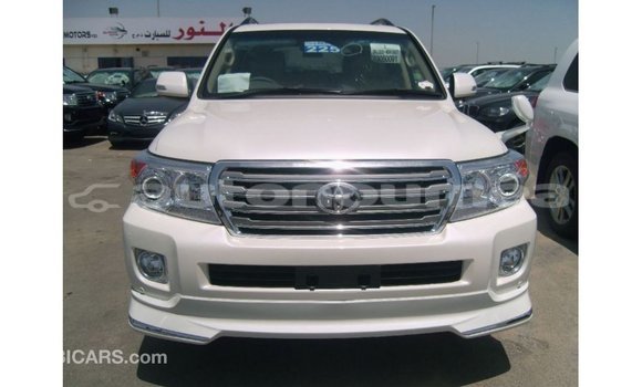 Acheter Import Voiture Toyota Land Cruiser Blanc à Import - Dubai, Iles Acheter Import Voiture Toyota Land Cruiser Blanc à Import - Dubai, Iles