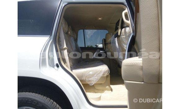 Acheter Import Voiture Toyota Land Cruiser Blanc à Import - Dubai, Iles Acheter Import Voiture Toyota Land Cruiser Blanc à Import - Dubai, Iles