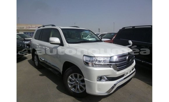 Acheter Import Voiture Toyota Land Cruiser Blanc à Import - Dubai, Iles Acheter Import Voiture Toyota Land Cruiser Blanc à Import - Dubai, Iles